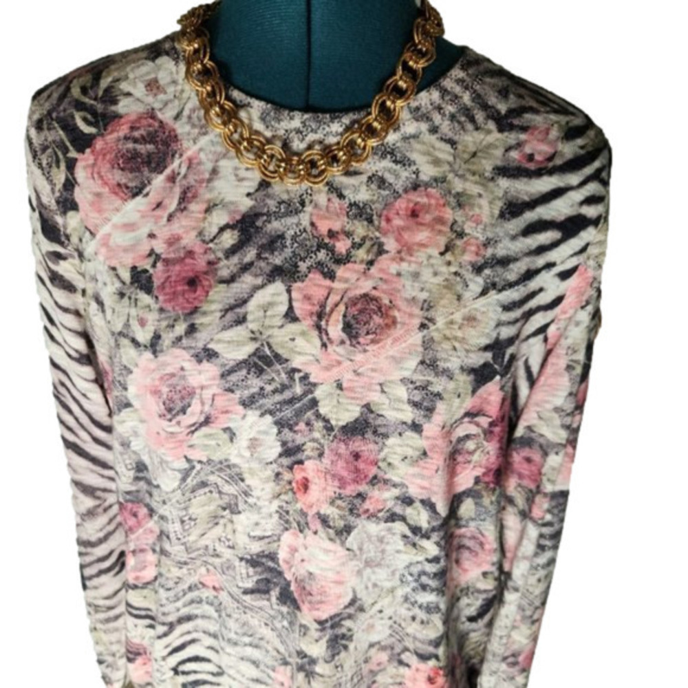 P044. Northern Reflections Roses/Zebra Print Long Sleeve Tee |M